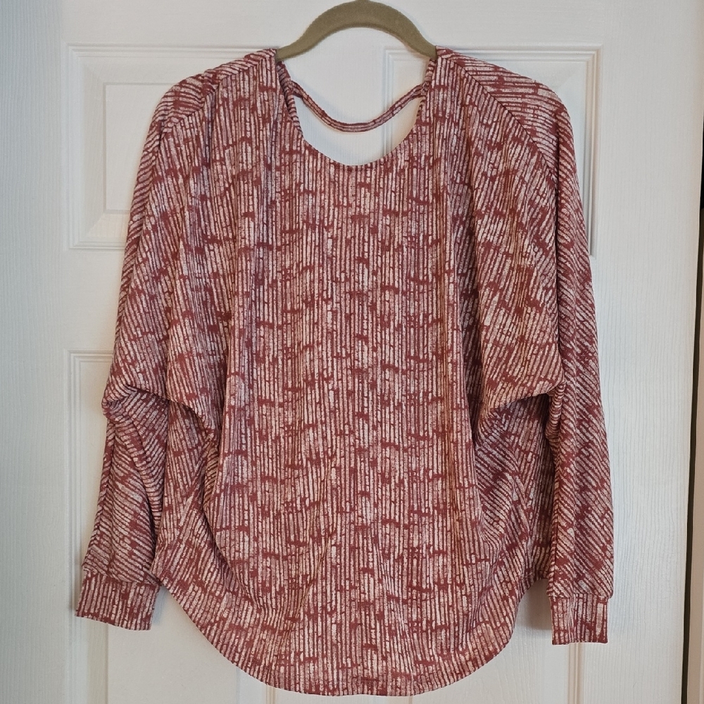 BuckleBlack Red Long Sleeve Boxy Blouse with Back Cutout XS
